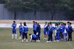 حضور یک پرسپولیسی و تمرین بازیگر سینما با آبی پوشان