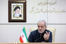 پزشکیان: تسریع در اجرای طرح‌های تولیدی و رونق بازار ضروری است