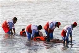 ۲۰ دقیقه جدال مرگ و زندگی در آب