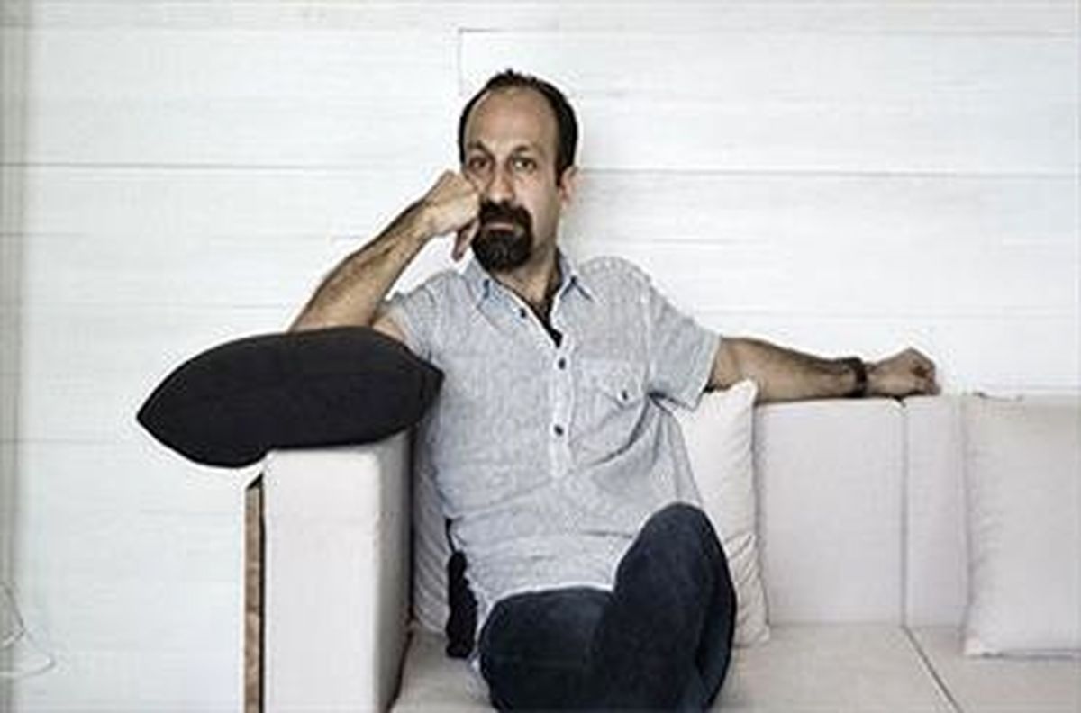 فرهادی همراه با مردم به تماشای فیلمش نشست