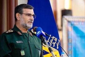 دریادار تنگسیری: وظیفه‌ همگان حفظ وحدت و حضور آگاهانه در صحنه است
