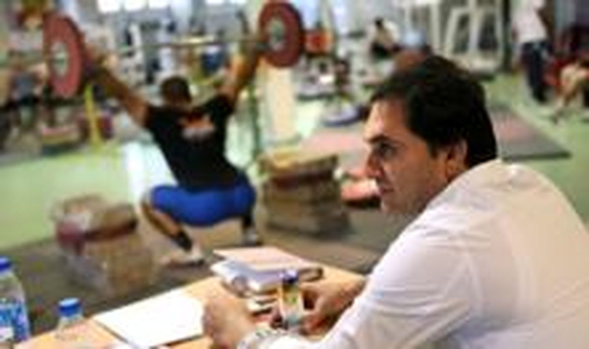 کوروش باقری در تیم ملی وزنه برداری ماندنی شد