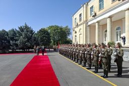 
برگزاری استقبال رسمی از پزشکیان در ارمنستان
