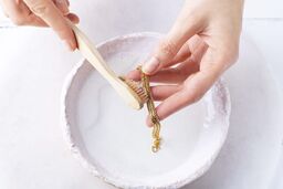 بهترین روش برای برق انداختن طلا در خانه !