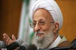 برخی در برابر فرهنگ جهانی حالت انفعالی به خود گرفته اند