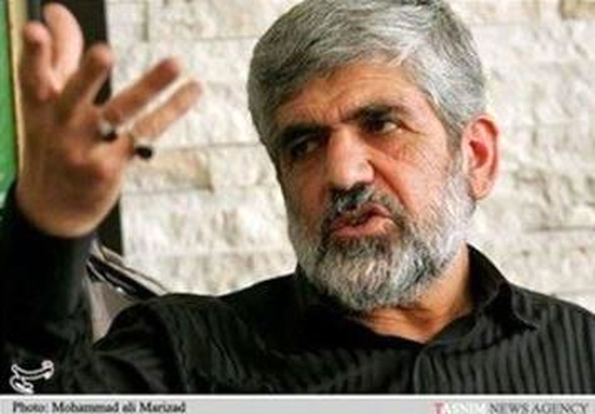 پدر شهید احمدی روشن: استکبار با ما سر اخوت ندارد